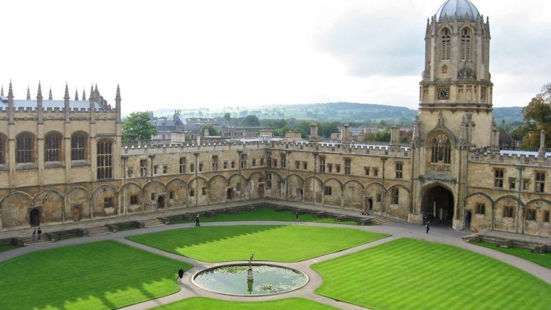 Pátio da Faculdade de Oxford