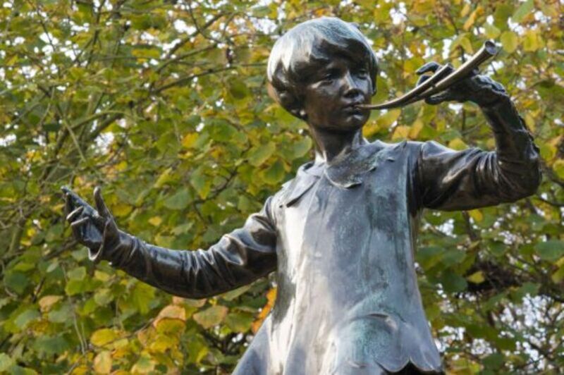 Estátua do Peter Pan no Kensington Gardens em Londres
